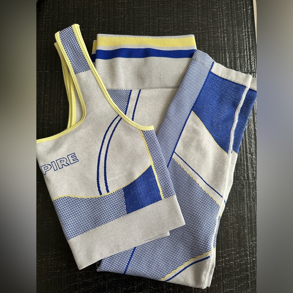 Fabletics women’s Inspire set. XL top and bottom.
